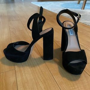 STEVE MADDEN BLACK HEELS
